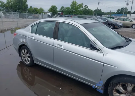 2008 Honda Accord 2.4 Ex-L from USA, damaged, VIN 1HGCP26888A062321